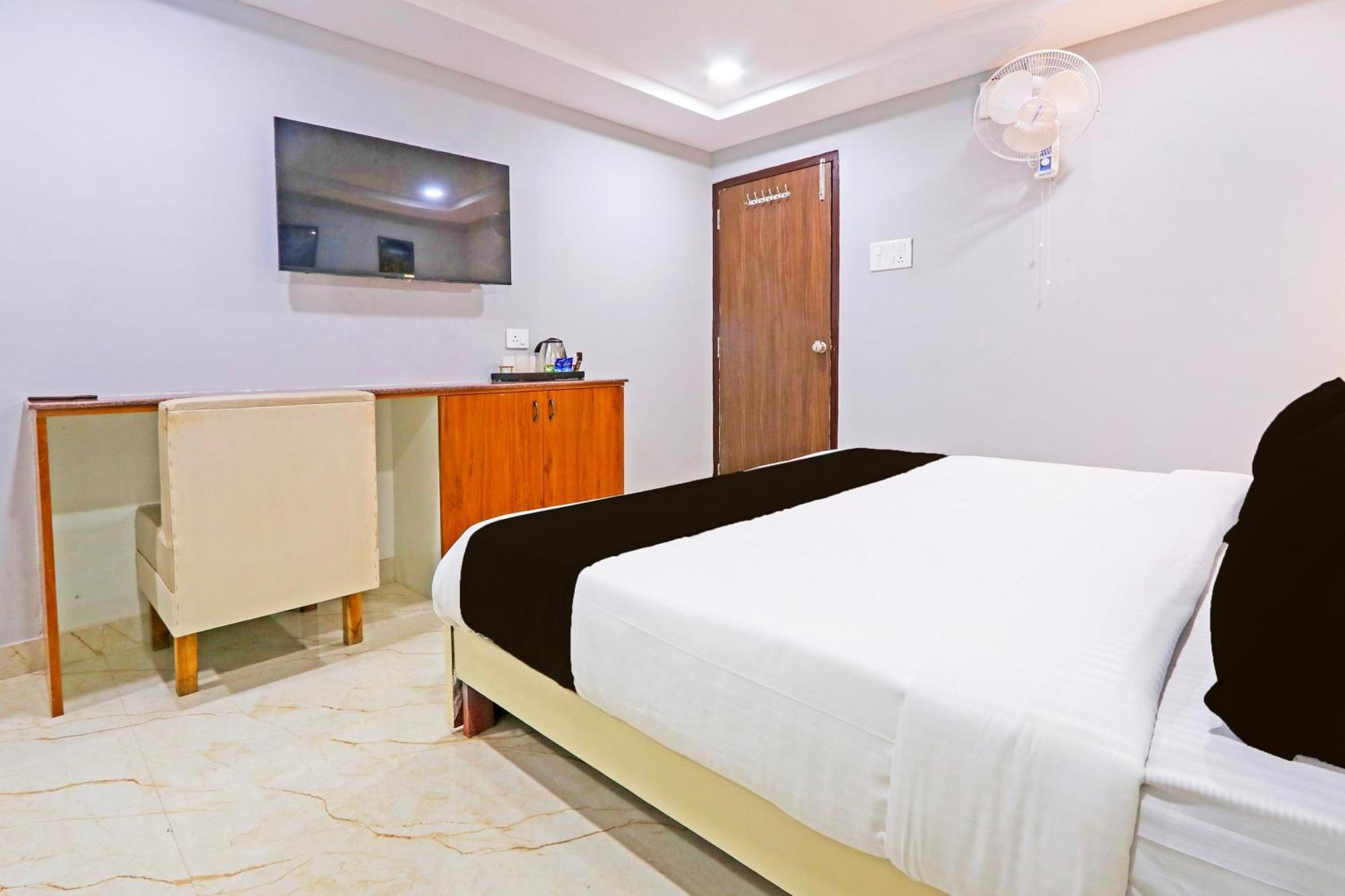 Super Townhouse Qualia Elite S R Nagar Hotel Hyderabad Bagian luar foto