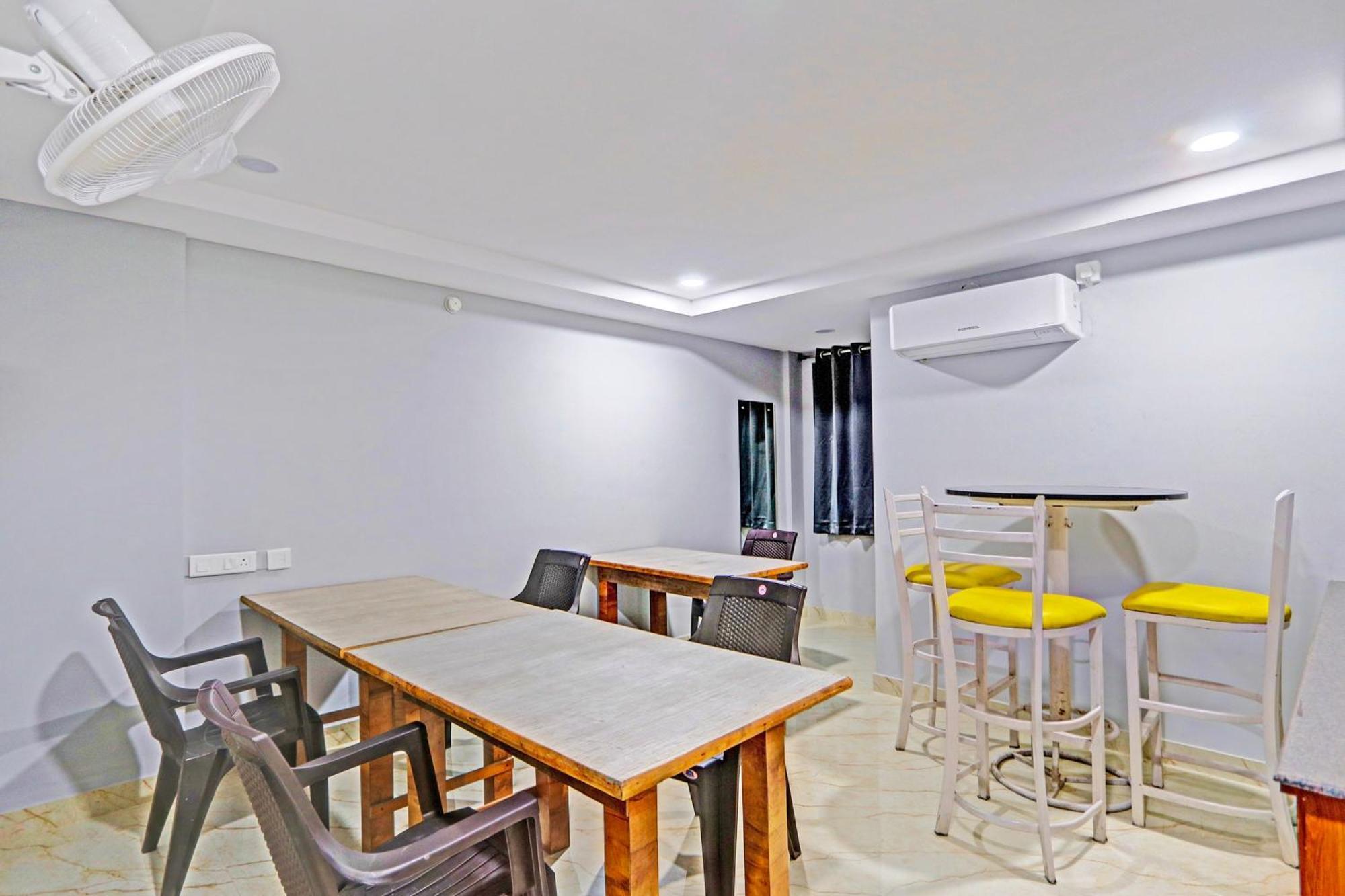 Super Townhouse Qualia Elite S R Nagar Hotel Hyderabad Bagian luar foto