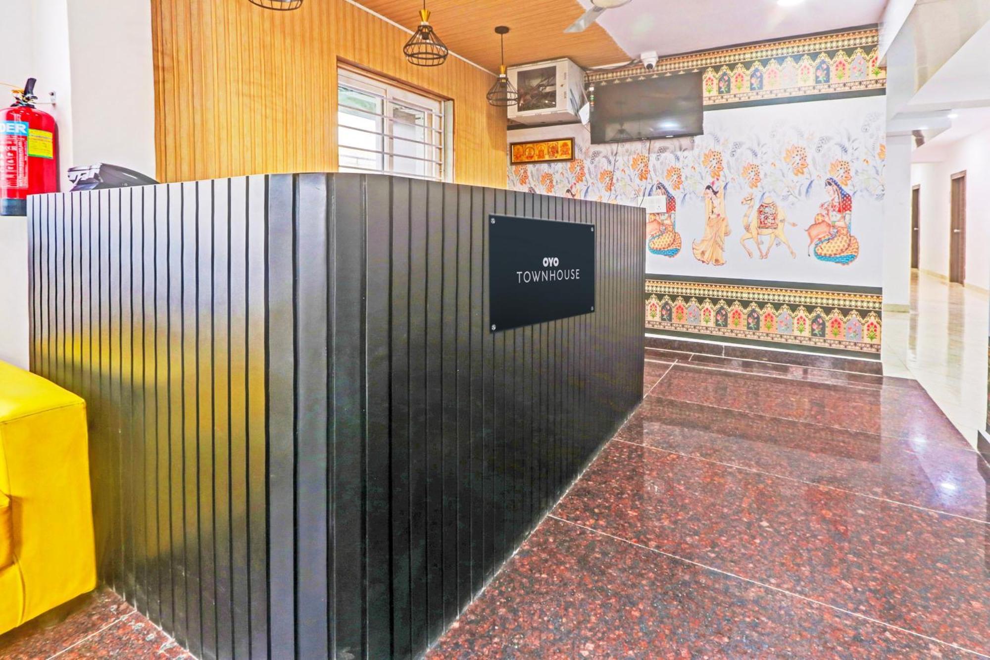 Super Townhouse Qualia Elite S R Nagar Hotel Hyderabad Bagian luar foto